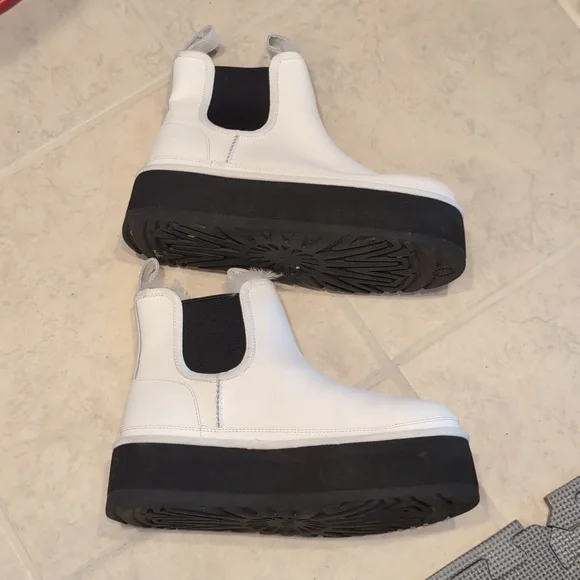 UGG Neumal Platform Chelsea Women's White Boots - Picture 4 of 10